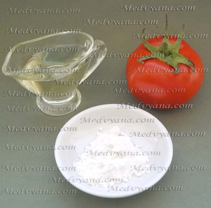 Оливковое масло, крахмал и помидор для приготовления разглаживающей маски для лица