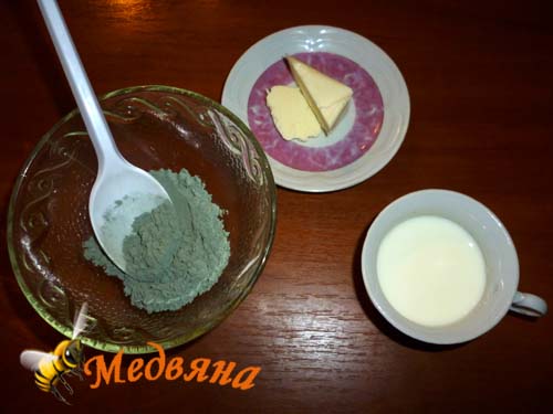 Изумрудная глина, молоко и сливочное масло для приготовления маски