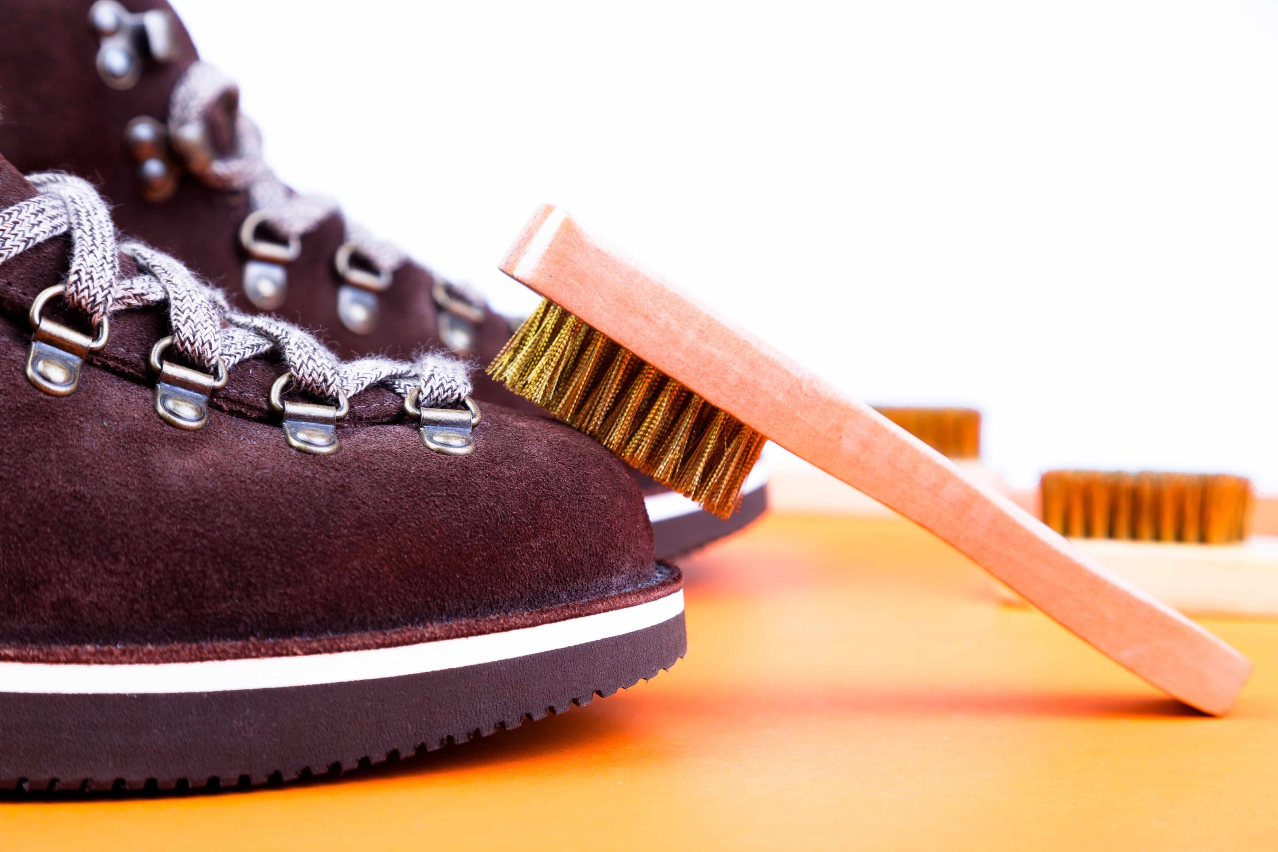 Как чистить обувь. Как правильно чистить обувь от пыли и грязи